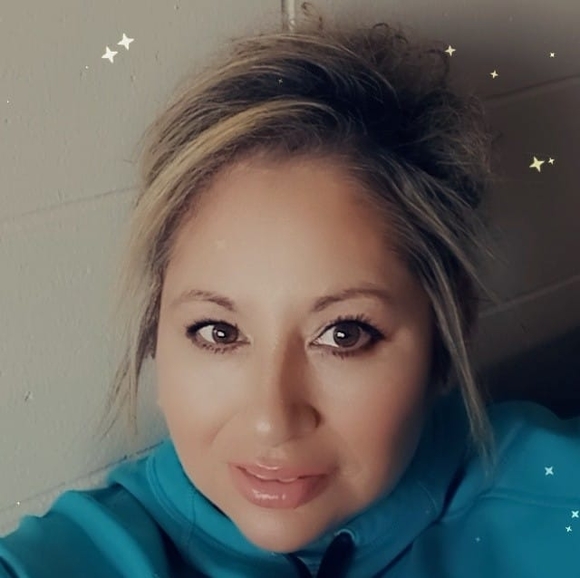 Poshmark profile picture for @tawnee